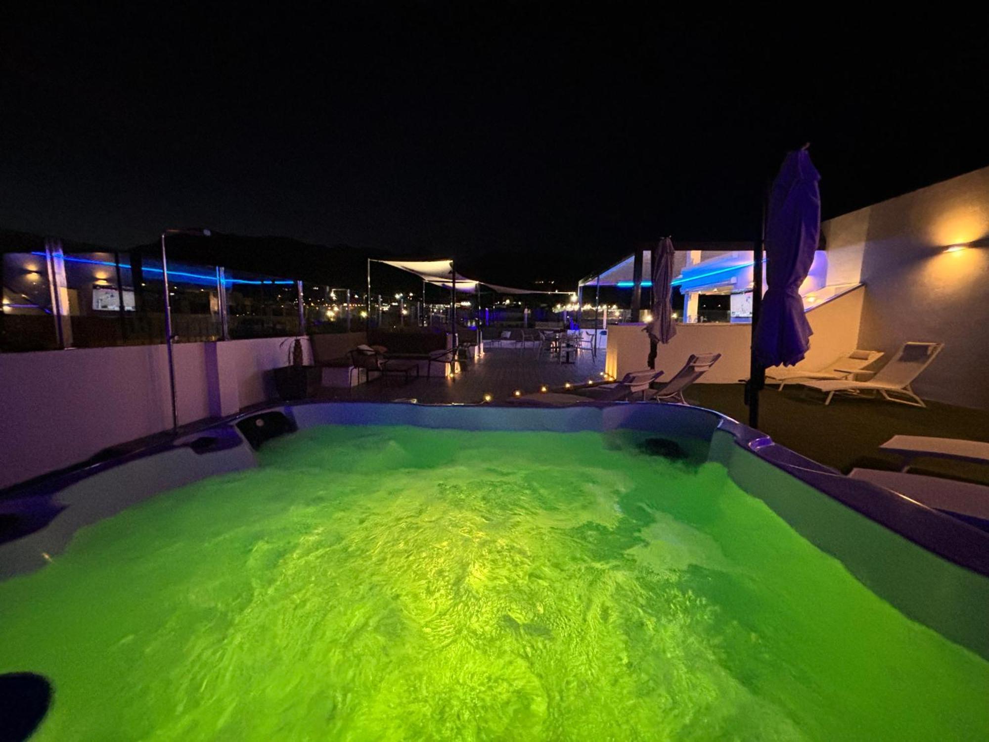 Daos Suites & Terrace Marbella Exterior photo