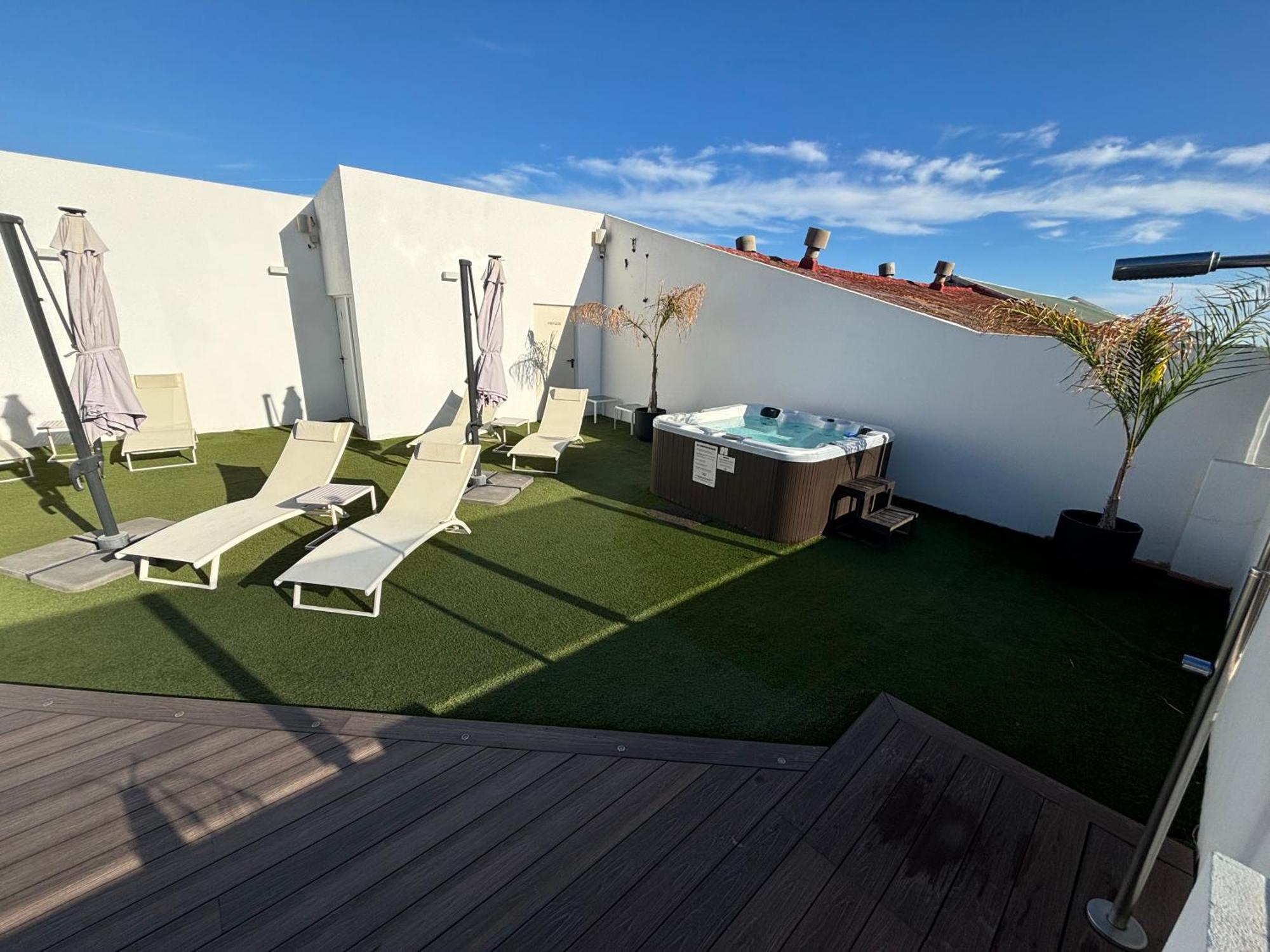 Daos Suites & Terrace Marbella Exterior photo